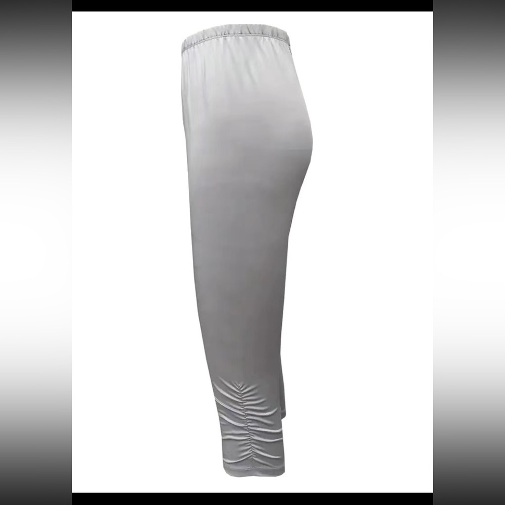 Moda International Gray Leggings with Ribbed on bottom!